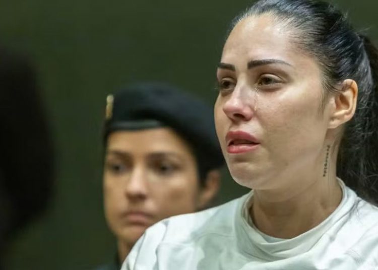 Monique Medeiros deixa a prisão, mas não foi absolvida; entenda o que decidiu a Justiça