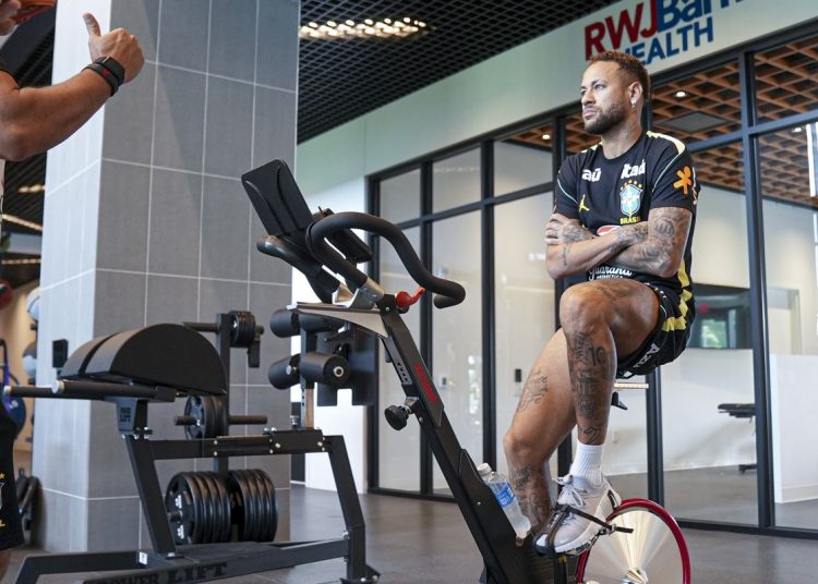 Copa do Mundo: exames de Neymar apontam ‘boa evolução’ , afirma CBF