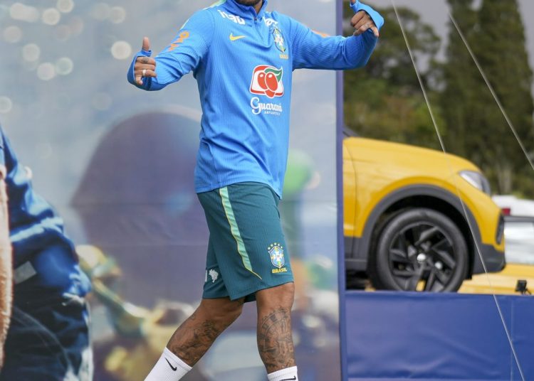 Neymar não viaja com seleção para Cleveland; segue em tratamento